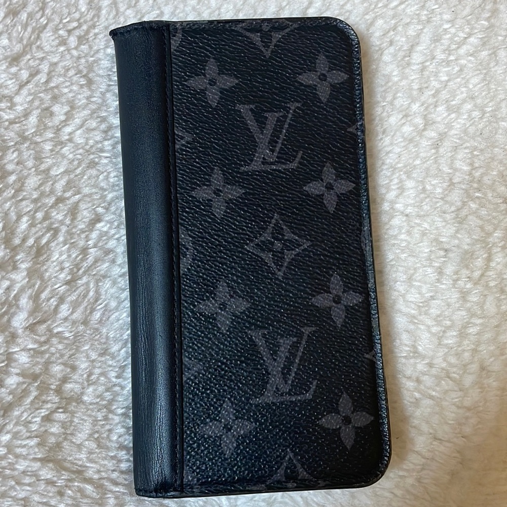 Authentic Louis Vuitton Monogram eclipse coated  Iphone 11Max/12Max/13/13Pro 😆